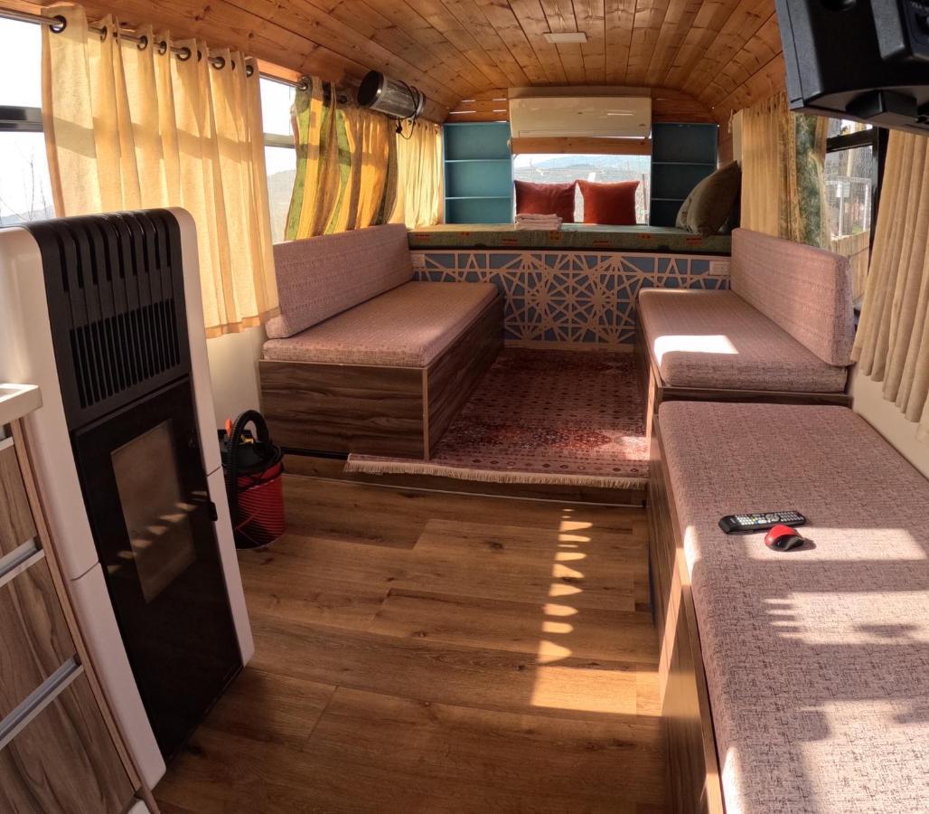 The Bus Apartment มาจดาล ชามส์ ภายนอก รูปภาพ